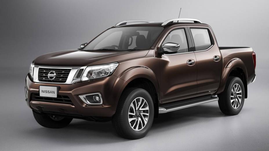 Nenhuma herança de design sobrou da antiga picape: a grade em forma de "V" ficou mais pronunciada e os faróis ganharam LEDs | <a href="https://quatrorodas.abril.com.br/noticias/fabricantes/nissan-revela-nova-frontier-785788.shtml" rel="migration">Leia mais</a>