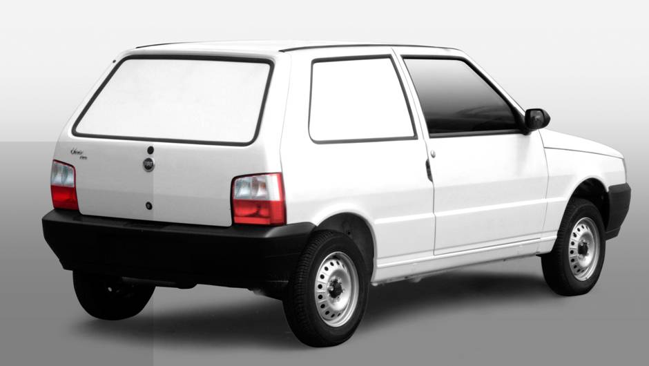 1988 - Substituto do 147 em vers&atilde;o equivalente, o Uno Furg&atilde;o dispensava o banco traseiro e vinha com as janelas laterais traseiras pintadas na cor do carro, nas vers&otilde;es 1.3 e 1.5