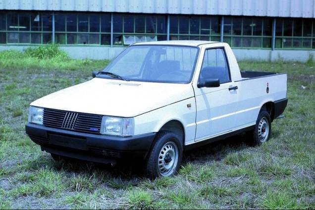 1988 - Com o nome Fiorino Pick-up, a substituta da picape City, é lançada inicialmente com motor 1.3. Posteriormente, ela adotaria motores 1.5 e 1.6