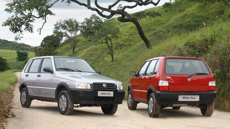 2006 - Parachoques negros, bordas na abertura dos paralamas e suspens&atilde;o elevada caracteriza o novo Mille Way, vendido como kit. A ideia &eacute; transitar bem por estradas de terra