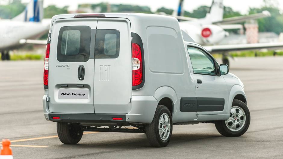 2014 - Completamente repaginada, o Fiorino passa a ser baseado na atual gera&ccedil;&atilde;o do Uno. Apenas com motor 1.4, ele leva 650 kg de carga, 30 kg a mais que o modelo anterior