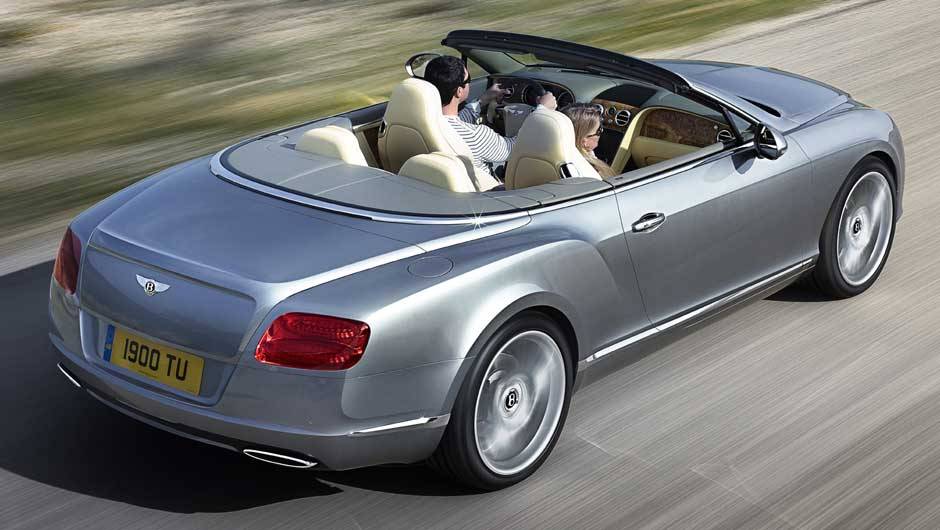 Convers&iacute;vel herdou tra&ccedil;os do novo GT, vers&atilde;o cup&ecirc; do Continental | <a href="https://quatrorodas.abril.com.br/carros/lancamentos/bentley-continental-gtc-637536.shtml" rel="migration">Leia mais</a>