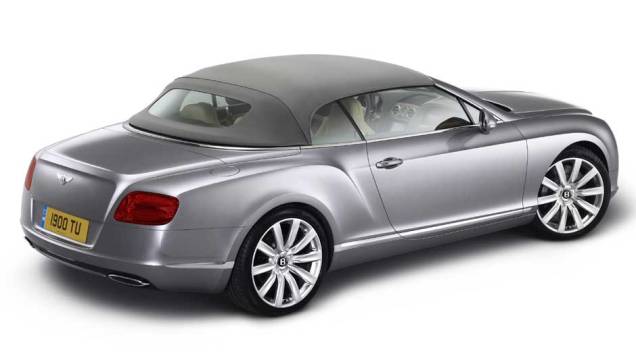 Roadster está 70 kg mais leve que seu antecessor | <a href="https://quatrorodas.abril.com.br/carros/lancamentos/bentley-continental-gtc-637536.shtml" rel="migration">Leia mais</a>