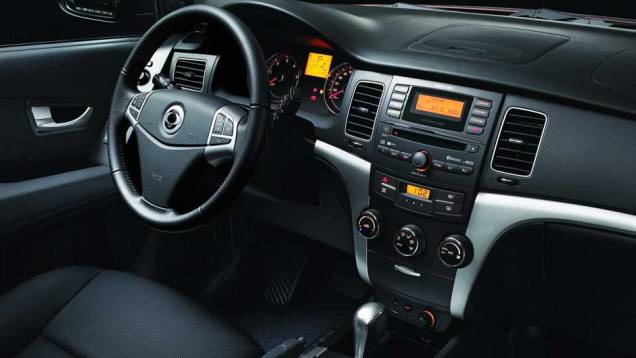 Korando vem de série com computador de bordo, kit multimídia, direção elétrica, piloto automático, entre outros | <a href="https://quatrorodas.abril.com.br/carros/lancamentos/ssangyong-korando-637990.shtml" rel="migration">Leia mais</a> Korando vem de série com computador de bordo, kit multimídia, direção elétrica, piloto automático, entre outros | <a href="https://quatrorodas.abril.com.br/carros/lancamentos/ssangyong-korando-637990.shtml" rel="migration">Leia mais</a>