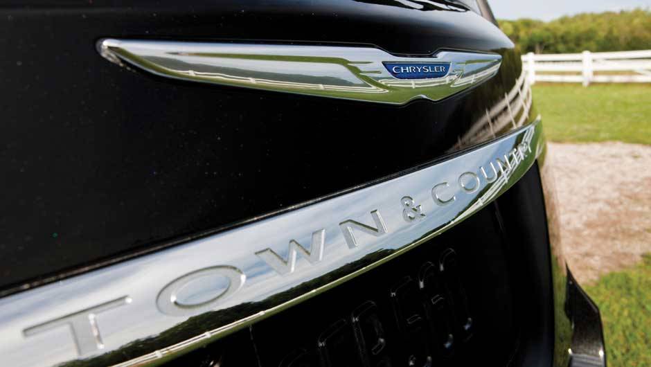 A Town & Country j&aacute; est&aacute; &agrave; venda no Brasil por 173.900 reais | <a href="https://quatrorodas.abril.com.br/carros/lancamentos/chrysler-town-country-638453.shtml" rel="migration">Leia mais</a>