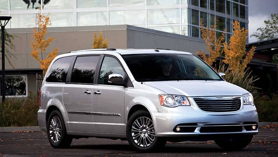 O motor entrega 283 cv de pot&ecirc;ncia a 6.400 rpm | <a href="https://quatrorodas.abril.com.br/carros/lancamentos/chrysler-town-country-638453.shtml" rel="migration">Leia mais</a>