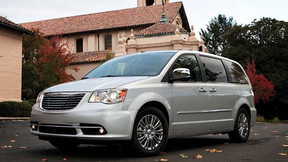 A Town & Country está disponível em oito opções de cores | <a href="https://quatrorodas.abril.com.br/carros/lancamentos/chrysler-town-country-638453.shtml" rel="migration">Leia mais</a>