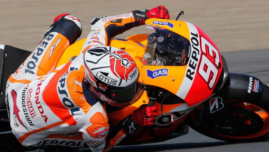 Com possibilidade de título, Márquez larga em quarto. | <a href="https://quatrorodas.abril.com.br/moto/noticias/motogp-dovizioso-conquista-pole-japao-805545.shtml" rel="migration">Leia mais</a>