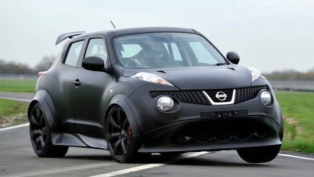 A cara de mau do Juke ficou para trás na versão R | <a href="https://quatrorodas.abril.com.br/noticias/nissan-mostra-juke-r-concept-309534_p.shtml" rel="migration">Leia mais</a>