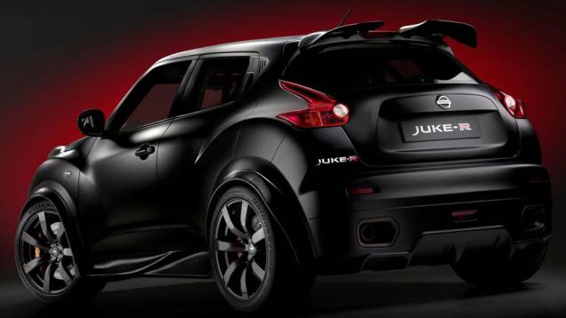 O Juke-R ainda é um carro-conceito, mas deve ganhar as ruas. Sorte nossa | <a href="https://quatrorodas.abril.com.br/noticias/nissan-mostra-juke-r-concept-309534_p.shtml" rel="migration">Leia mais</a>