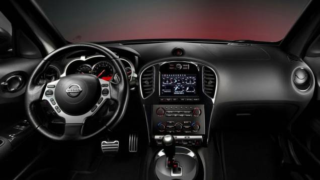 O painel tem tantos mostradores que parece até a cabine de um avião | <a href="https://quatrorodas.abril.com.br/noticias/nissan-mostra-juke-r-concept-309534_p.shtml" rel="migration">Leia mais</a> O painel tem tantos mostradores que parece até a cabine de um avião | <a href="https://quatrorodas.abril.com.br/noticias/nissan-mostra-juke-r-concept-309534_p.shtml" rel="migration">Leia mais</a>