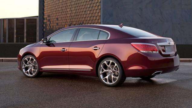 Detalhes cromados chamam a atenção | <a href="https://quatrorodas.abril.com.br/reportagens/salao/buick-lacrosse-gl-concept-646616.shtml" rel="migration">Leia mais</a>