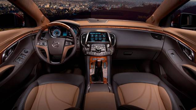 Painel de instrumentos conta com vários recursos tecnológicos | <a href="https://quatrorodas.abril.com.br/reportagens/salao/buick-lacrosse-gl-concept-646616.shtml" rel="migration">Leia mais</a>