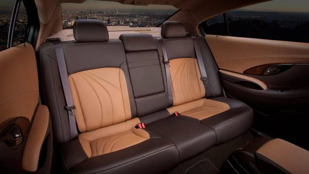 Duas colorações de couro dão mais luxo ao interior do sedã | <a href="https://quatrorodas.abril.com.br/reportagens/salao/buick-lacrosse-gl-concept-646616.shtml" rel="migration">Leia mais</a> Duas colorações de couro dão mais luxo ao interior do sedã | <a href="https://quatrorodas.abril.com.br/reportagens/salao/buick-lacrosse-gl-concept-646616.shtml" rel="migration">Leia mais</a>