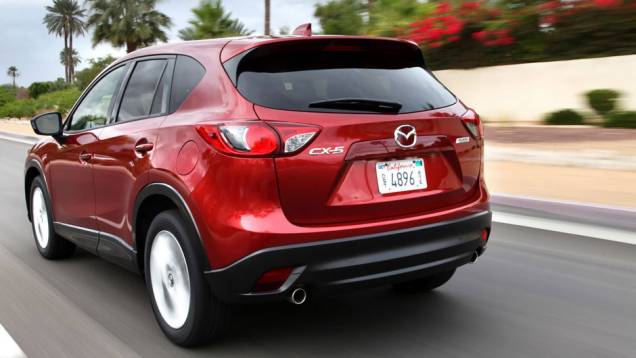 A transmissão será manual ou automática, ambas com seis marchas | <a href="https://quatrorodas.abril.com.br/reportagens/salao/mazda-cx-5-646622.shtml" rel="migration">Leia mais</a>