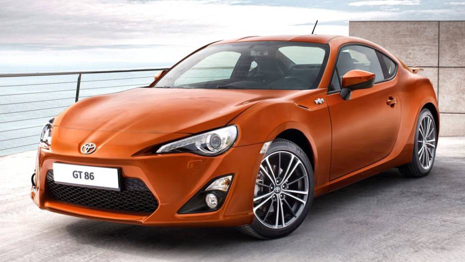 Irmão do Subaru BRZ, o GT 86 será apresentado em Tóquio | <a href="https://quatrorodas.abril.com.br/noticias/toyota-mostra-detalhes-gt-86-308379_p.shtml" rel="migration">Leia mais</a>