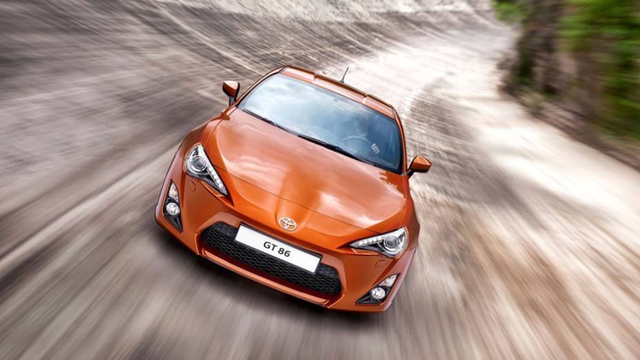 O GT 86 tem um motor 2.0 de 200 cv | <a href="https://quatrorodas.abril.com.br/noticias/toyota-mostra-detalhes-gt-86-308379_p.shtml" rel="migration">Leia mais</a>