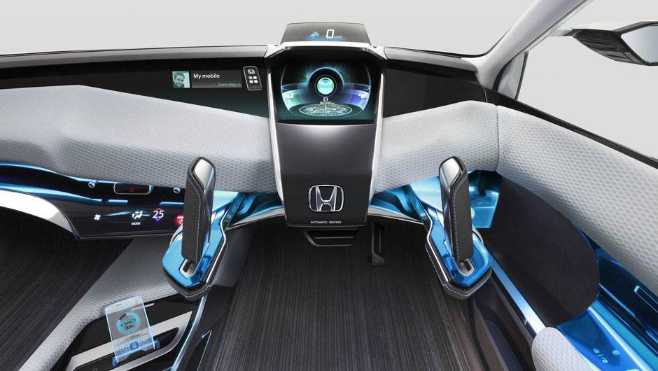 &Eacute; um avi&atilde;o ou um carro? O volante do AC-X parece mais um manche | <a href="https://quatrorodas.abril.com.br/reportagens/salao/honda-ac-x-647919.shtml" rel="migration">Leia mais</a>