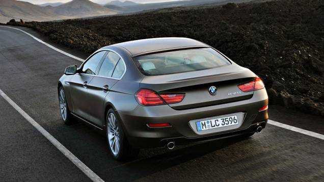 A versão 640i tem um motor 3.0 de 315 cv | <a href="https://quatrorodas.abril.com.br/saloes/genebra/2012/bmw-serie-g-gran-coupe-678484.shtml" rel="migration">Leia mais</a> A versão 640i tem um motor 3.0 de 315 cv | <a href="https://quatrorodas.abril.com.br/saloes/genebra/2012/bmw-serie-g-gran-coupe-678484.shtml" rel="migration">Leia mais</a>