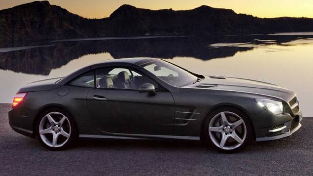 A capota rígida está seis quilos mais leve que em seu antecessor | <a href="https://quatrorodas.abril.com.br/carros/lancamentos/mercedes-benz-sl-652125.shtml" rel="migration">Leia mais</a> A capota rígida está seis quilos mais leve que em seu antecessor | <a href="https://quatrorodas.abril.com.br/carros/lancamentos/mercedes-benz-sl-652125.shtml" rel="migration">Leia mais</a>
