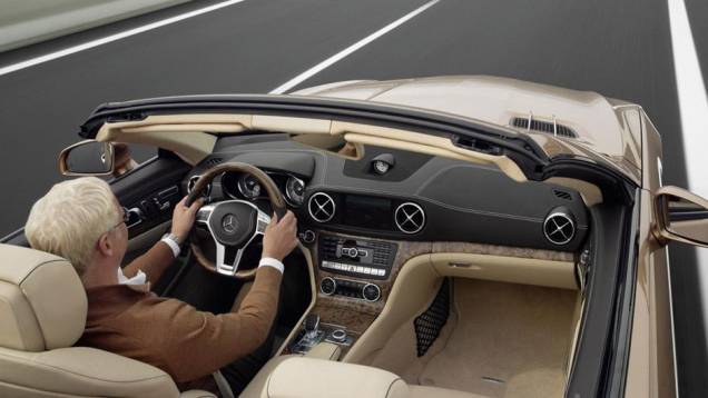 ..como couro e apliques em madeira e alumínio | <a href="https://quatrorodas.abril.com.br/carros/lancamentos/mercedes-benz-sl-652125.shtml" rel="migration">Leia mais</a> ..como couro e apliques em madeira e alumínio | <a href="https://quatrorodas.abril.com.br/carros/lancamentos/mercedes-benz-sl-652125.shtml" rel="migration">Leia mais</a>