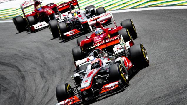 Carros no autódromo de Interlagos para o GP do Brasil