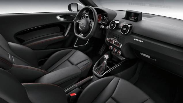 Transmissão é manual de seis velocidades | <a href="https://quatrorodas.abril.com.br/salao-do-automovel/2012/carros/a1-quattro-704042.shtml" rel="migration">Leia mais</a> Transmissão é manual de seis velocidades | <a href="https://quatrorodas.abril.com.br/salao-do-automovel/2012/carros/a1-quattro-704042.shtml" rel="migration">Leia mais</a>