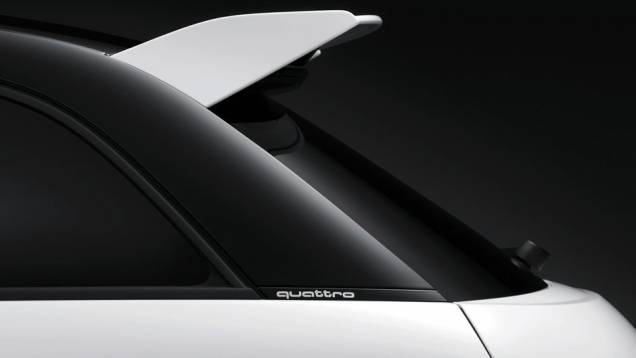 Aerofólio traseiro é proeminente | <a href="https://quatrorodas.abril.com.br/salao-do-automovel/2012/carros/a1-quattro-704042.shtml" rel="migration">Leia mais</a> Aerofólio traseiro é proeminente | <a href="https://quatrorodas.abril.com.br/salao-do-automovel/2012/carros/a1-quattro-704042.shtml" rel="migration">Leia mais</a>