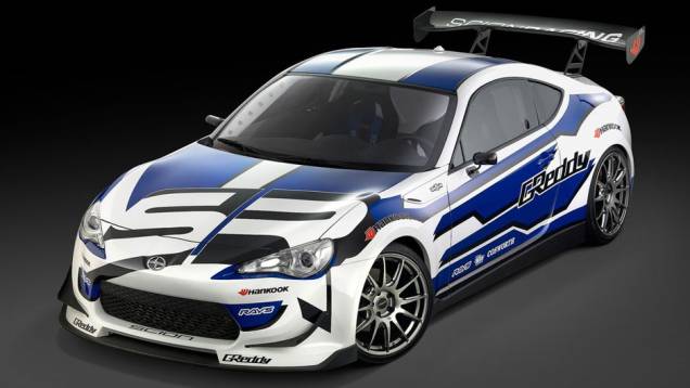 Carro de corrida foi desenvolvido em parceria com a GReddy Carro de corrida foi desenvolvido em parceria com a GReddy