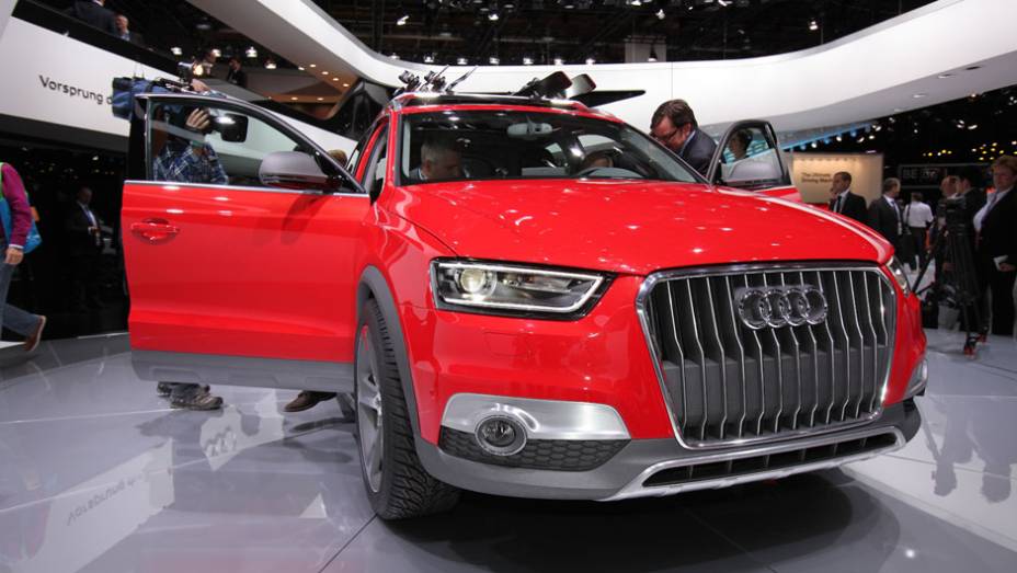 Audi Q3 Vail: menor SUV da marca veste trajes off-road e é um dos aventureiros do salão. Confira outros a seguir | <a href="https://quatrorodas.abril.com.br/reportagens/salao/audi-q3-vail-662895.shtml" target="_blank" rel="migration">Leia mais</a>