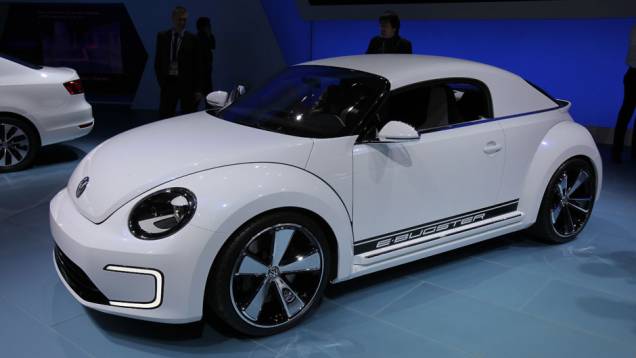 Volkswagen E-Bugster - Protótipo segue as linhas do Beetle e tem autonomia de 160 km | <a href="https://quatrorodas.abril.com.br/reportagens/salao/volkswagen-e-bugster-662264.shtml" target="_blank" rel="migration">Leia mais</a>
