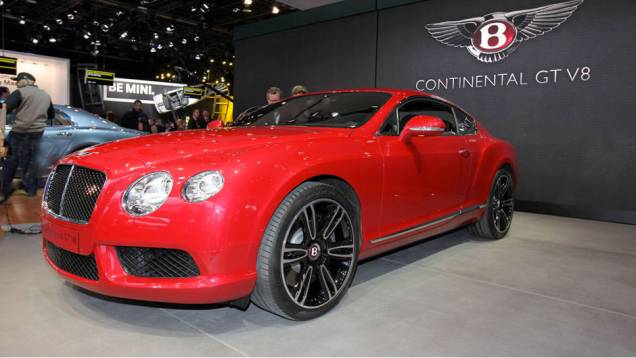 Bentley Continental V8: novo motor incrementa potência do esportivo. Confira a seguir outros modelos endiabrados do salão | <a href="https://quatrorodas.abril.com.br/reportagens/salao/bentley-continental-v8-662746.shtml" target="_blank" rel="migration">Leia mais</a>