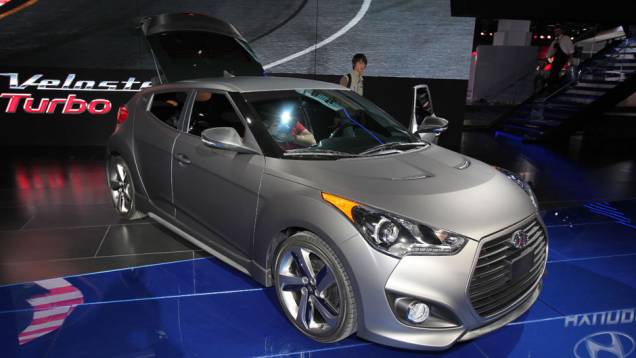 Hyundai Veloster Turbo: cupê de três portas, enfim, ganha motor com mais potência | <a href="https://quatrorodas.abril.com.br/reportagens/salao/hyundai-veloster-turbo-662505.shtml" target="_blank" rel="migration">Leia mais</a> Hyundai Veloster Turbo: cupê de três portas, enfim, ganha motor com mais potência | <a href="https://quatrorodas.abril.com.br/reportagens/salao/hyundai-veloster-turbo-662505.shtml" target="_blank" rel="migration">Leia mais</a>
