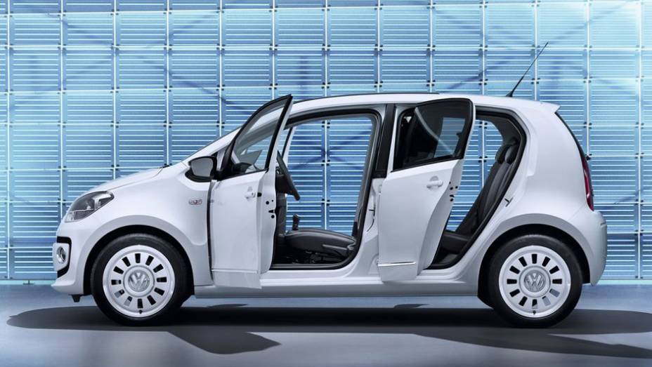 Carro começa a ser entregue em maio, primeiro na Alemanha | <a href="https://quatrorodas.abril.com.br/saloes/genebra/2012/volkswagen-up-5p-678521.shtml" rel="migration">Leia mais</a>