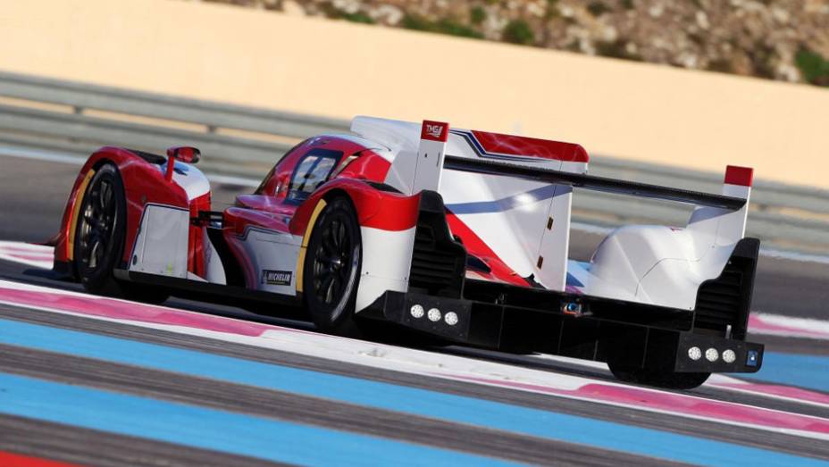 Carro de competição está em testes no circuito francês Paul Ricard