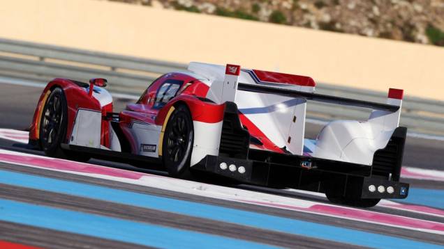 Carro de competição está em testes no circuito francês Paul Ricard Carro de competição está em testes no circuito francês Paul Ricard