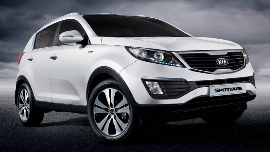 Agora flex, o Sportage também ganhou faróis com LEDs | <a href="https://quatrorodas.abril.com.br/carros/lancamentos/kia-sportage-flex-676497.shtml" rel="migration">Leia mais</a>