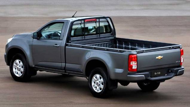 São duas opções de carroceria: a cabine dupla e a cabine simples (acima) | <a href="https://quatrorodas.abril.com.br/carros/lancamentos/chevrolet-s10-677036.shtml" rel="migration">Leia mais</a> São duas opções de carroceria: a cabine dupla e a cabine simples (acima) | <a href="https://quatrorodas.abril.com.br/carros/lancamentos/chevrolet-s10-677036.shtml" rel="migration">Leia mais</a>