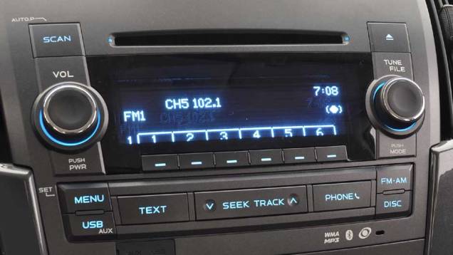 Até o rádio é novo, com direito a entrada USB e Bluetooth | <a href="https://quatrorodas.abril.com.br/carros/lancamentos/chevrolet-s10-677036.shtml" rel="migration">Leia mais</a>