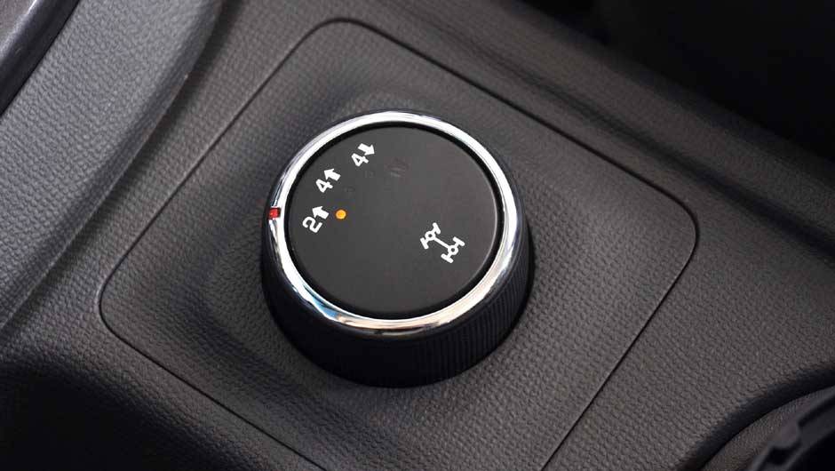 Seletor de tra&ccedil;&atilde;o 4x4 | <a href="https://quatrorodas.abril.com.br/carros/lancamentos/chevrolet-s10-677036.shtml" rel="migration">Leia mais</a>