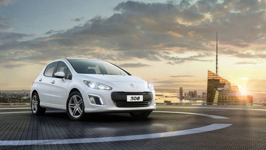 308 chega para substituir o 307 | <a href="https://quatrorodas.abril.com.br/carros/lancamentos/peugeot-308-677117.shtml" rel="migration">Leia mais</a>