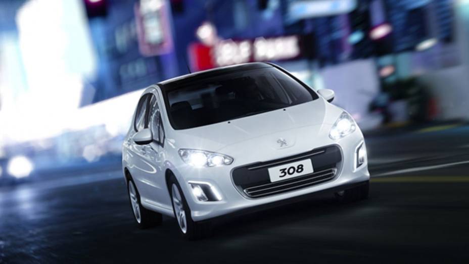Luzes diurnas de LED integram lista de novidades | <a href="https://quatrorodas.abril.com.br/carros/lancamentos/peugeot-308-677117.shtml" rel="migration">Leia mais</a>