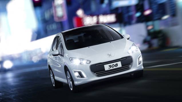 Luzes diurnas de LED integram lista de novidades | <a href="https://quatrorodas.abril.com.br/carros/lancamentos/peugeot-308-677117.shtml" rel="migration">Leia mais</a> Luzes diurnas de LED integram lista de novidades | <a href="https://quatrorodas.abril.com.br/carros/lancamentos/peugeot-308-677117.shtml" rel="migration">Leia mais</a>