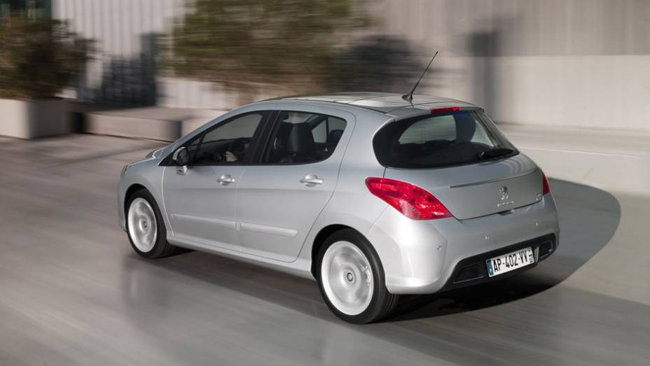 Modelo possui linhas mais limpas que antecessor | <a href="https://quatrorodas.abril.com.br/carros/lancamentos/peugeot-308-677117.shtml" rel="migration">Leia mais</a>