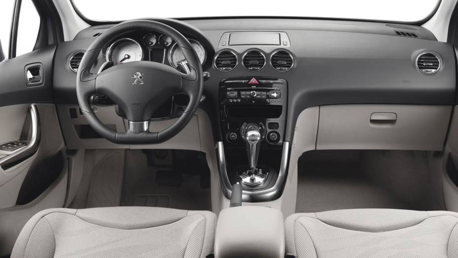 Interior conta com recursos tecnológicos | <a href="https://quatrorodas.abril.com.br/carros/lancamentos/peugeot-308-677117.shtml" rel="migration">Leia mais</a>