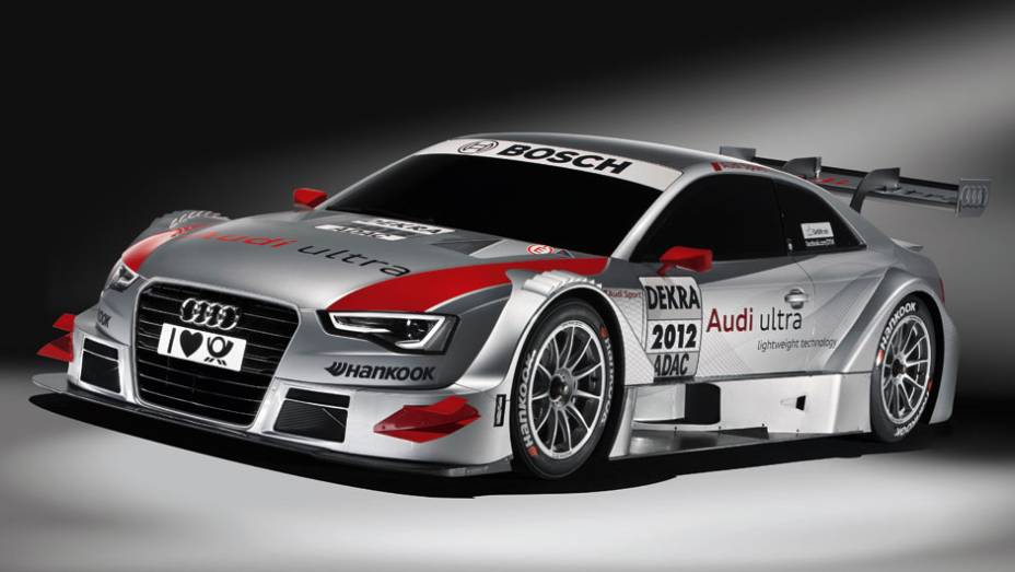 Audi A5 DTM irá disputar campeonato de turismo alemão contra <a href="https://quatrorodas.abril.com.br/galerias/bmw/m3-dtm-677564.shtml" target="_blank" rel="migration">BMW M3 DTM</a> e <a href="https://quatrorodas.abril.com.br/galerias/mercedes-benz/classe-c-dtm-677561.shtml" rel="migration"></a>