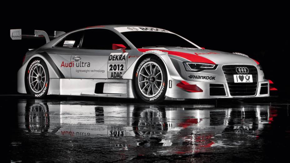 Audi A5 DTM irá disputar campeonato de turismo alemão contra <a href="https://quatrorodas.abril.com.br/galerias/bmw/m3-dtm-677564.shtml" target="_blank" rel="migration">BMW M3 DTM</a> e <a href="https://quatrorodas.abril.com.br/galerias/mercedes-benz/classe-c-dtm-677561.shtml" rel="migration"></a>