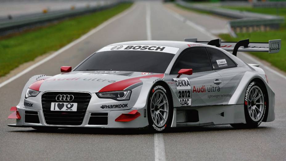 Audi A5 DTM irá disputar campeonato de turismo alemão contra <a href="https://quatrorodas.abril.com.br/galerias/bmw/m3-dtm-677564.shtml" target="_blank" rel="migration">BMW M3 DTM</a> e <a href="https://quatrorodas.abril.com.br/galerias/mercedes-benz/classe-c-dtm-677561.shtml" rel="migration"></a>