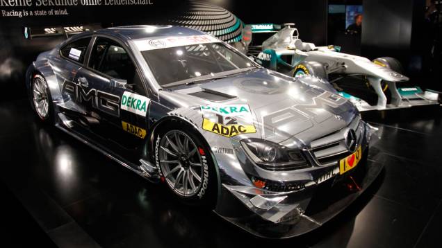 Mercedes Classe C DTM irá disputar campeonato de turismo alemão contra <a href="https://quatrorodas.abril.com.br/galerias/audi/a5-dtm-677559.shtml" target="_blank" rel="migration">Audi A5 DTM</a> e <a href="https://quatrorodas.abril.com.br/galerias/bmw/m3-dtm-677564.shtml" rel="migration"></a>