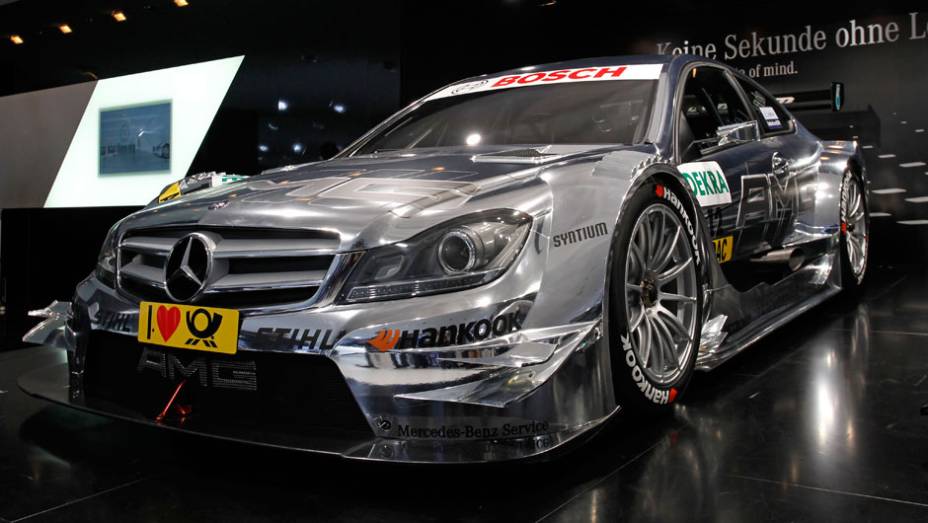 Mercedes Classe C DTM irá disputar campeonato de turismo alemão contra <a href="https://quatrorodas.abril.com.br/galerias/audi/a5-dtm-677559.shtml" target="_blank" rel="migration">Audi A5 DTM</a> e <a href="https://quatrorodas.abril.com.br/galerias/bmw/m3-dtm-677564.shtml" rel="migration"></a>